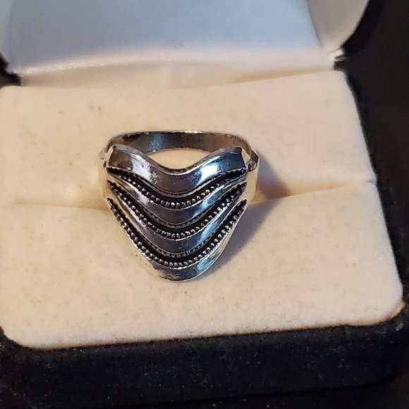 Size 7 Stainless Steel Ring Tribal Theme Unisex - Picture 2 of 3